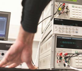 Calibratori per misure elettriche, di tempo e frequenza